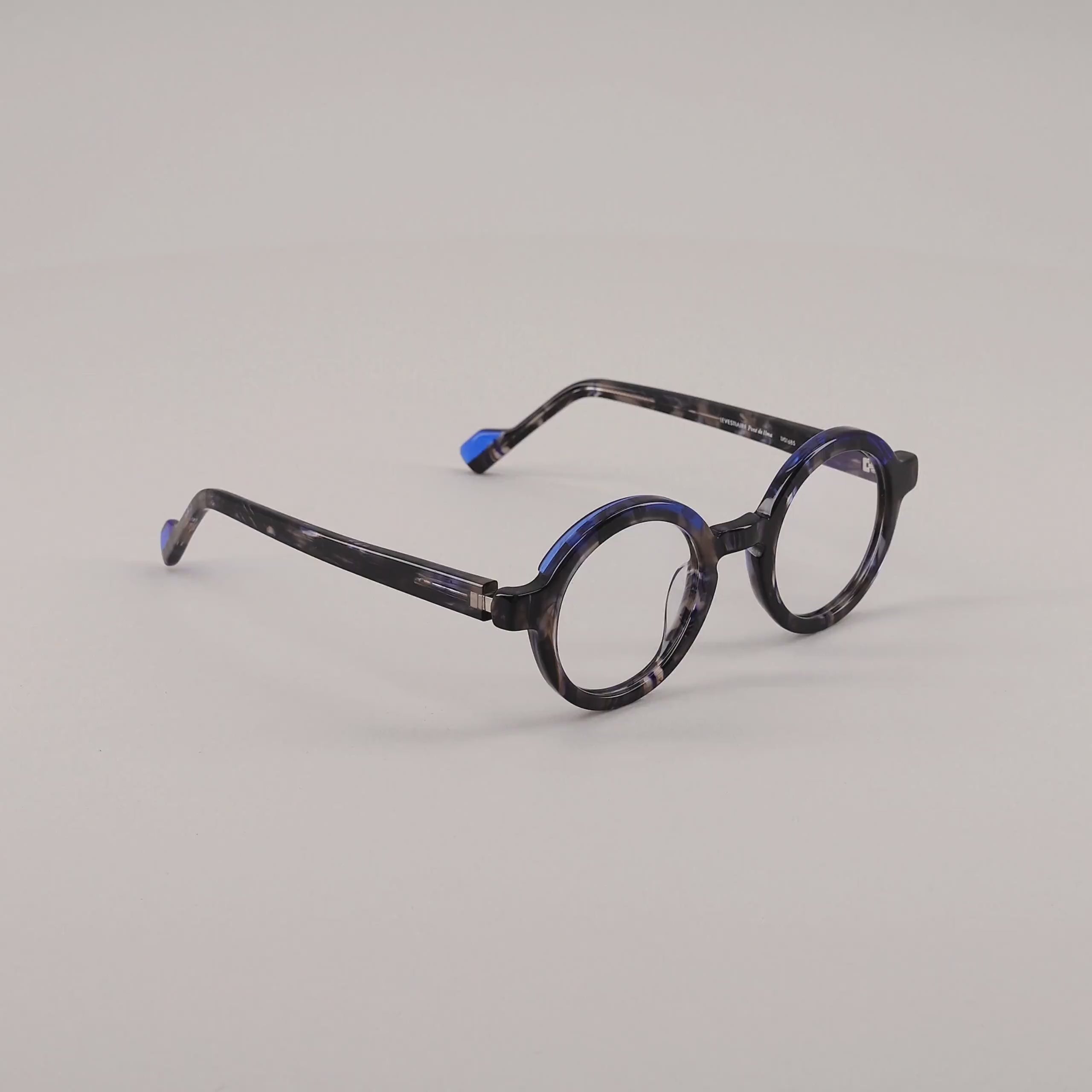 #color_Tortoise shell and striped blue