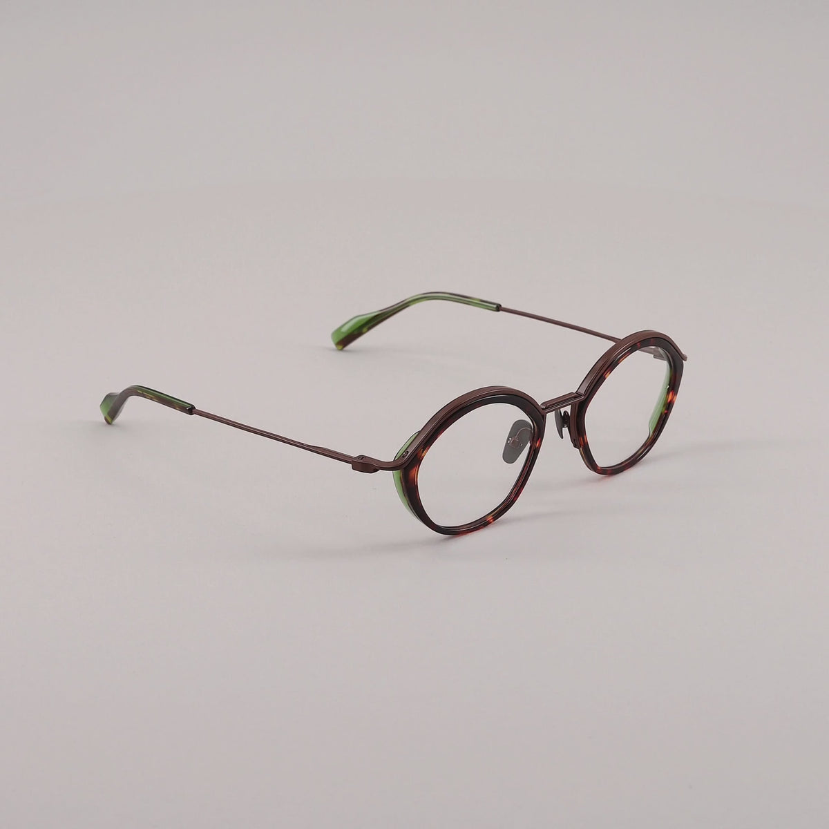 #color_Tortoise shell and green