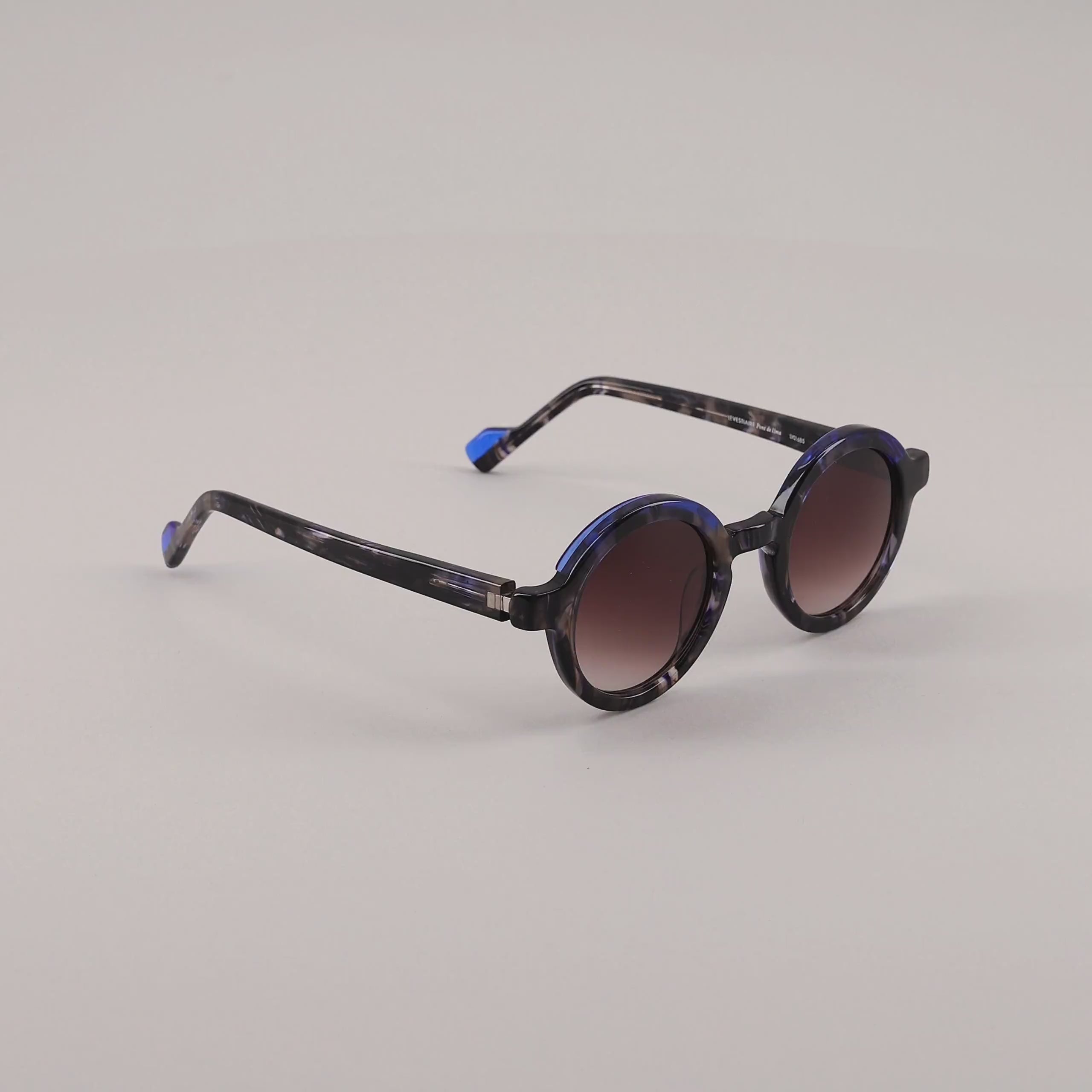 #color_Tortoise shell and striped blue