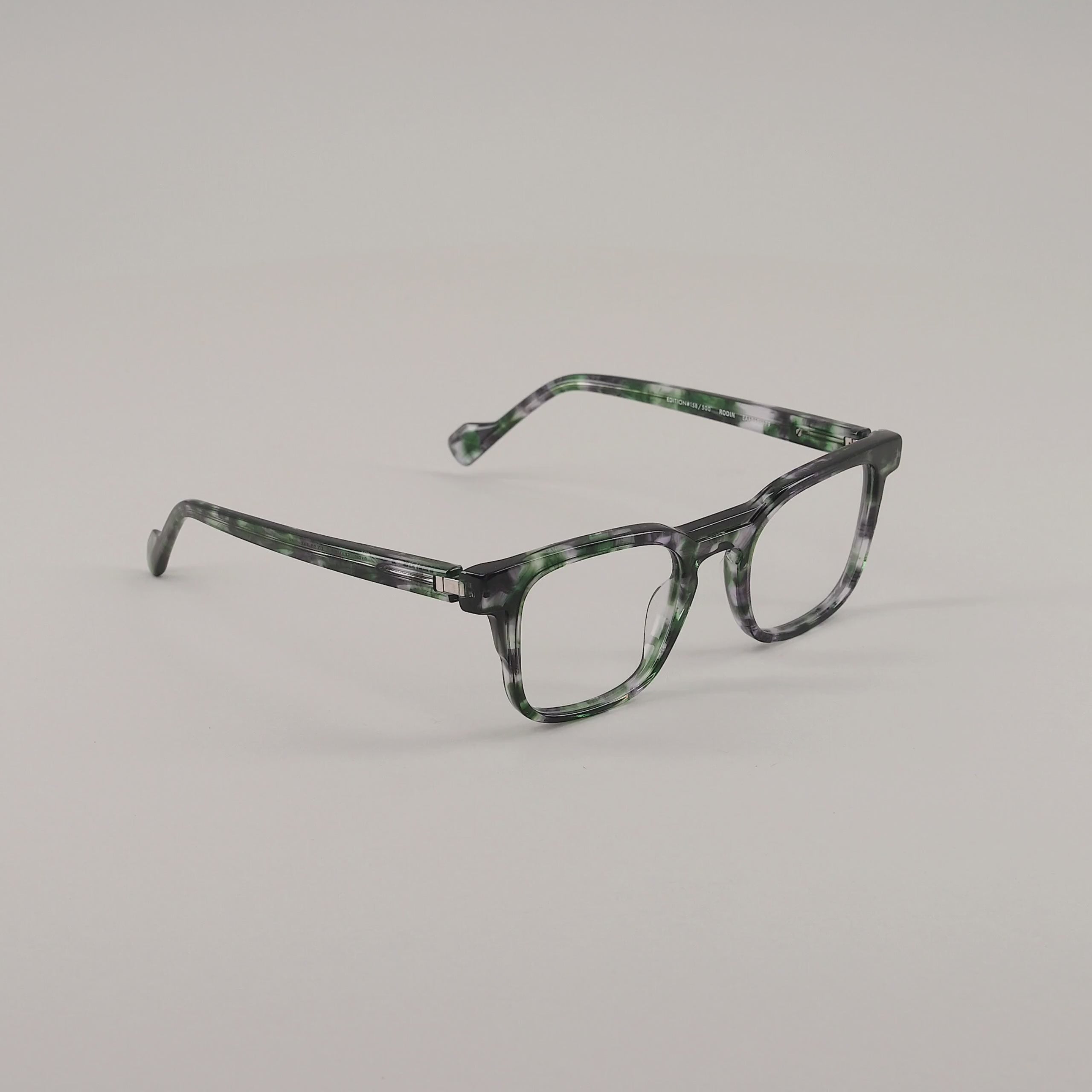 #color_green tortoise shell and black #couleur_Écaille verte et noir #colore_Scala verde e nero #色_緑亀甲と黒