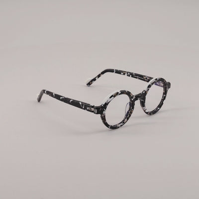 #color_Black and white tortoise shell