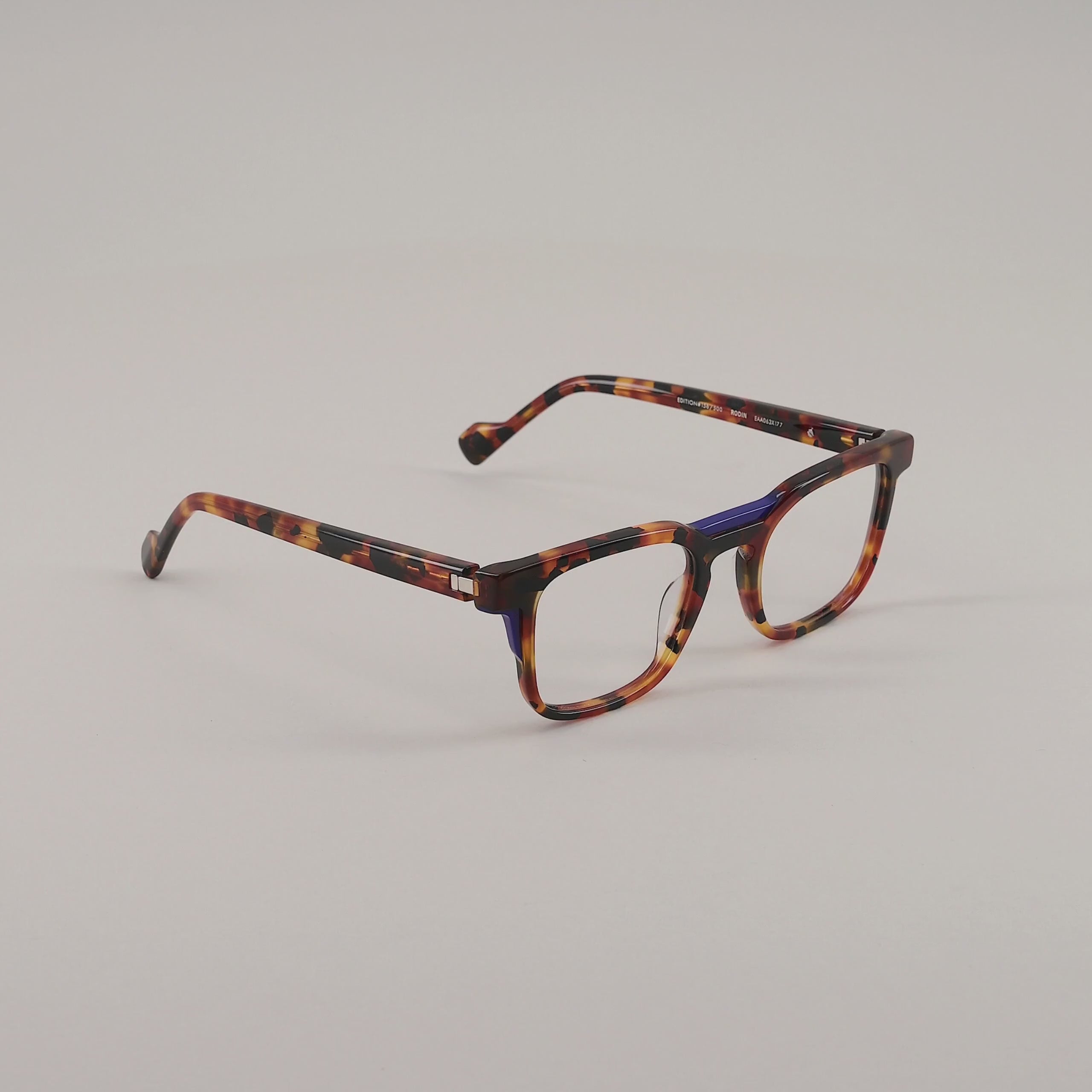 #color_tortoise shell and blue #couleur_Écaille et bleu #colore_Scala e blu #色_亀甲とブルー